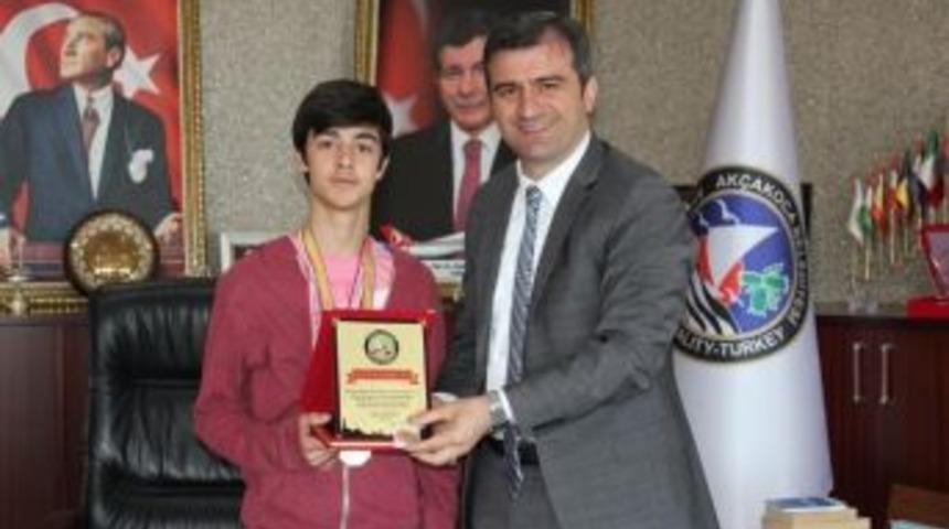 Başkan Yemenici, T&uuml;rkiye 1&rsquo;incisini &Ouml;d&uuml;llendirdi