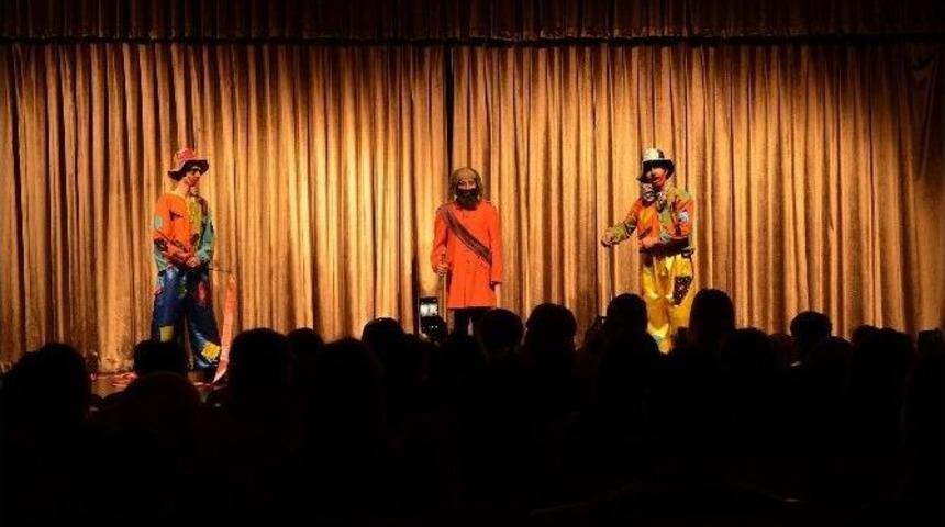 &Ccedil;ocukların &ldquo;barış &Uuml;lkesi&rdquo; Tiyatrosu