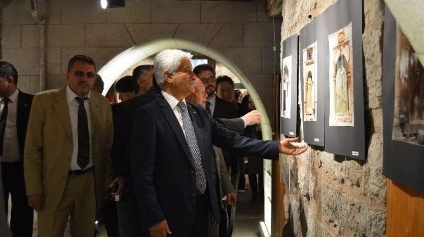 Gazeteci Doğan Koca&rsquo;nın &lsquo;tarihi Kapılar&rsquo; Temalı Fotoğraf Sergisi A&ccedil;ıldı