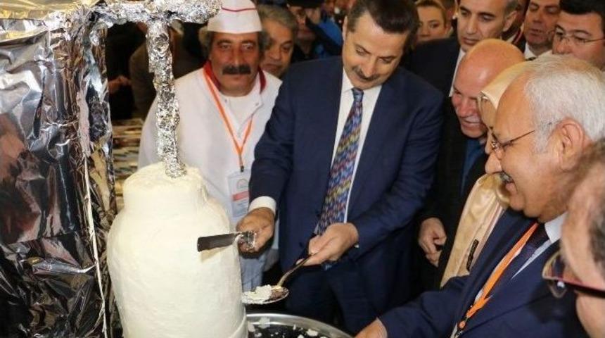 Tarım Bakanı Faruk &Ccedil;elik Erzincan Tulum Peyniri D&ouml;neri Kesti