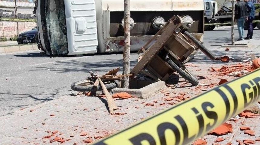 Seyyar Araba, Zincirleme Kazaya Neden Oldu