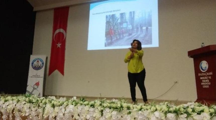 Okul &Ouml;ncesi &Ouml;ğretmenlerine Konferans