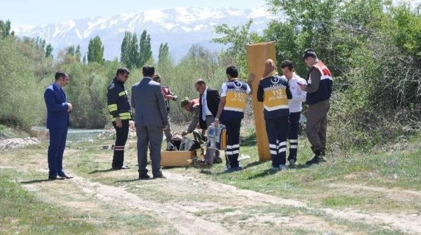 Sulama Kanalına D&uuml;şen Adam &Ouml;ld&uuml;