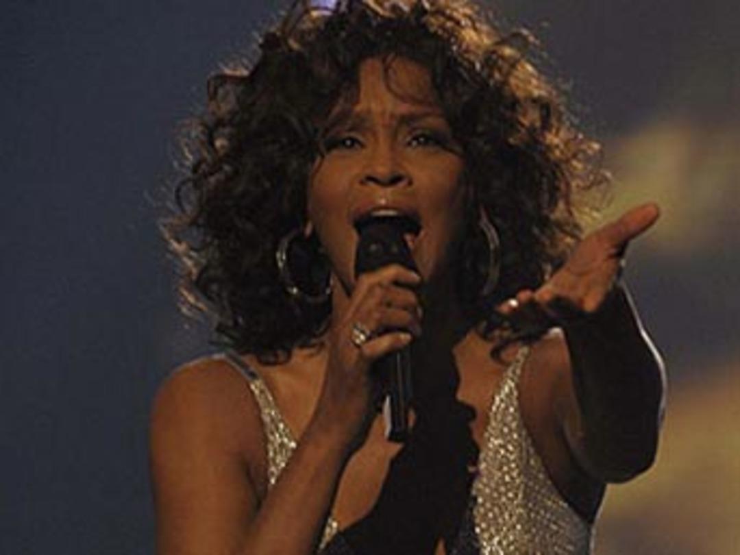 &Uuml;nl&uuml; şarkıcı yaşamını yitirdi