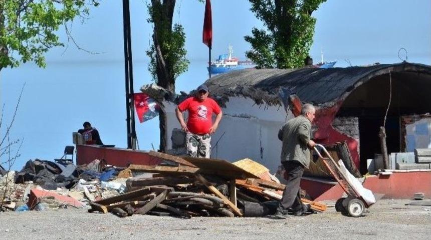 Zonguldak&rsquo;ta Balık&ccedil;ı Kul&uuml;belerinin Yıkımı S&uuml;r&uuml;yor