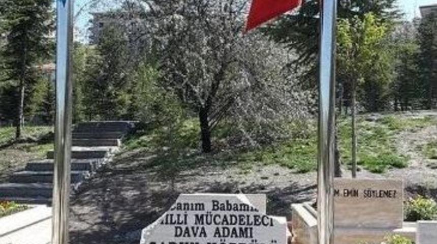 Türkmenlerin Bayrak İsmi Sadun Köprülü’nün Mezarına Saldırı