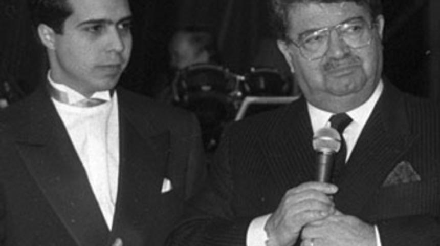 Efe &Ouml;zal: Babamın mezarını a&ccedil;mayın