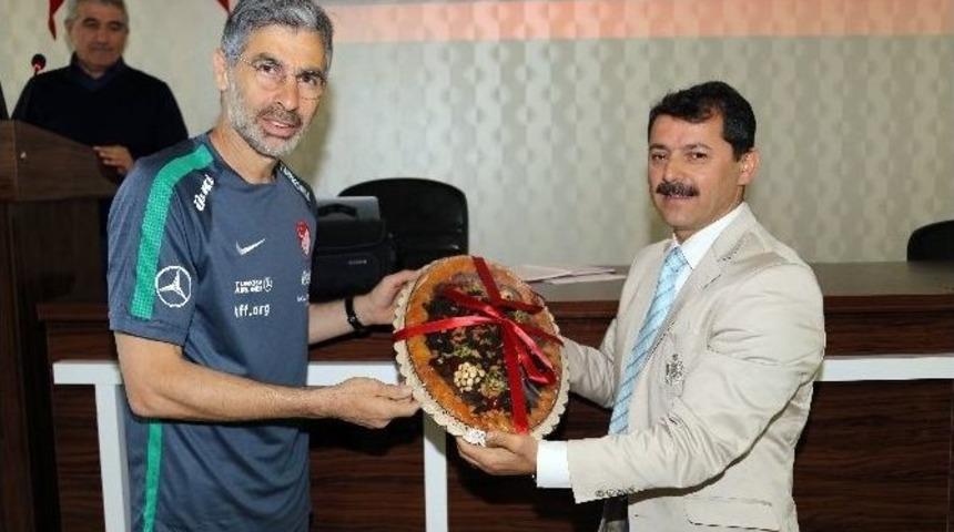 Milli Takımlar Kaleci Departmanı Sorumlusu Boğuşlu Malatya’da Seminer Verdi