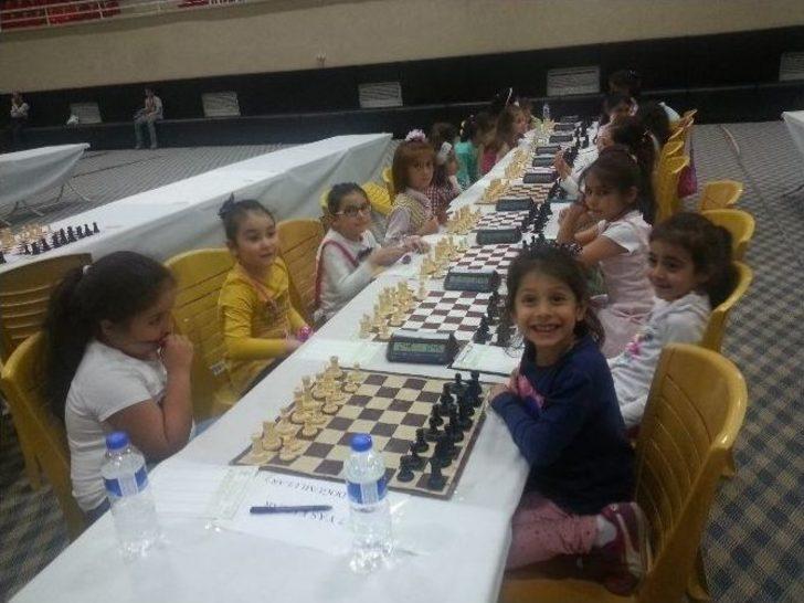 Gkv’liler Satranç Turnuvasında Dört Birincilik Kazandı G1