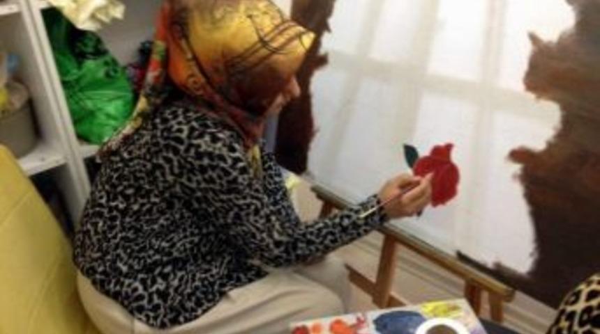 Eruhlu Kadınlar, Ressamlara Taş &Ccedil;ıkartıyor