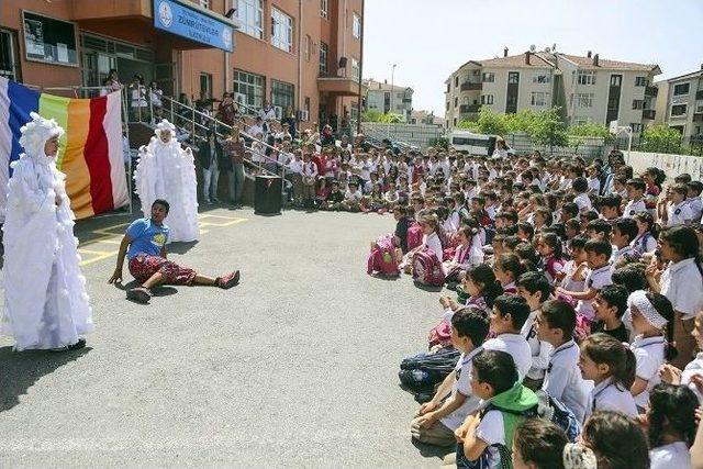 Maltepe Sokaklarında 23 Nisan Coşkusu