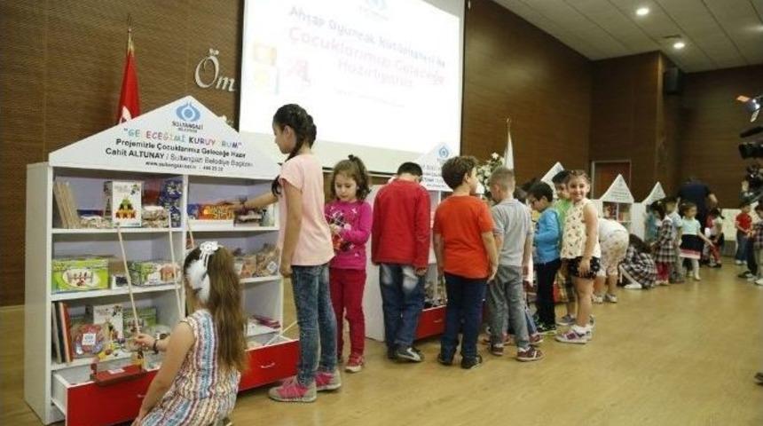 Ana Sınıflarına Oyuncaklardan K&uuml;t&uuml;phane