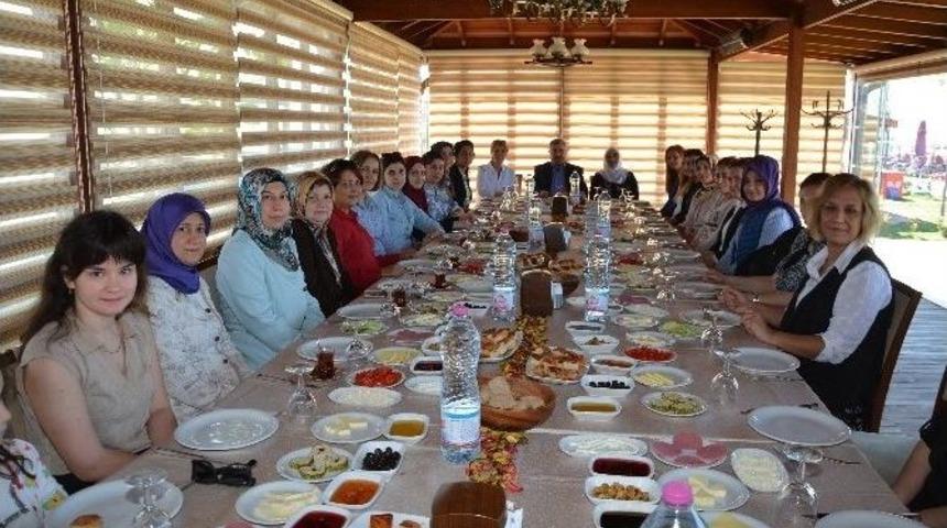 Başkan Baran Kadın Personeli İle Buluştu