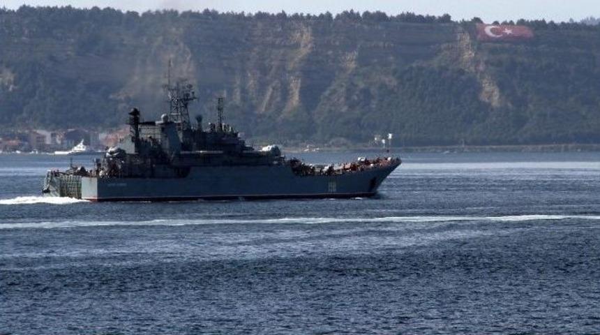 Rus Savaş Gemisi &Ccedil;anakkale Boğazından Ge&ccedil;ti