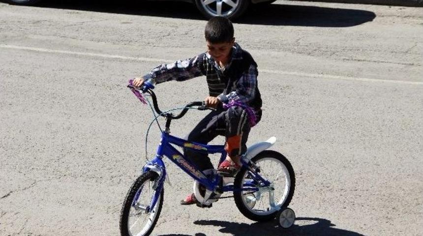 Zihinsel Engelli &Ccedil;ocuk Bisiklet Hayaline Kavuştu