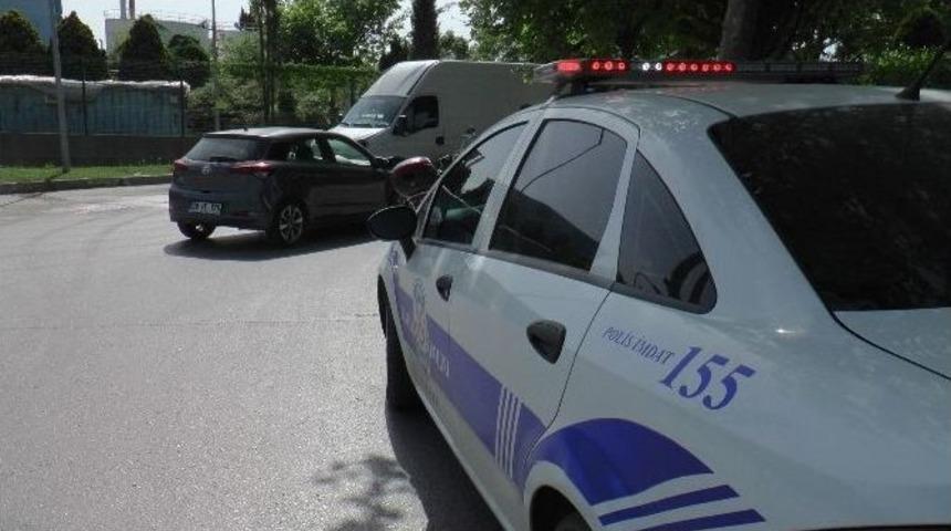 Gebze&rsquo;de İki Ara&ccedil; Kafa Kafaya &Ccedil;arpıştı: 1 Yaralı