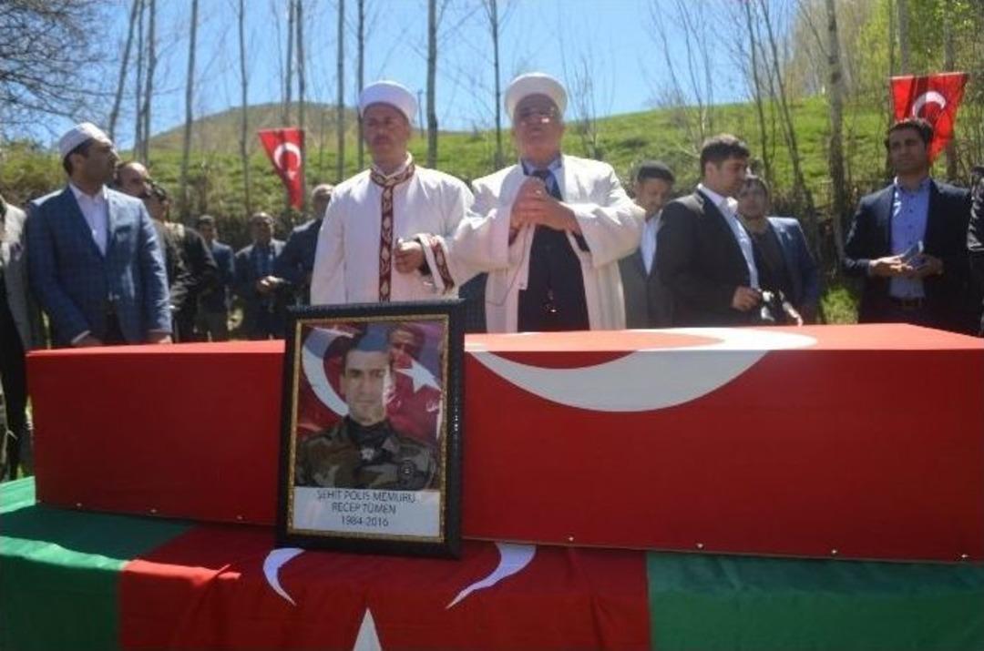 Bing&ouml;ll&uuml; Şehit Defnedildi