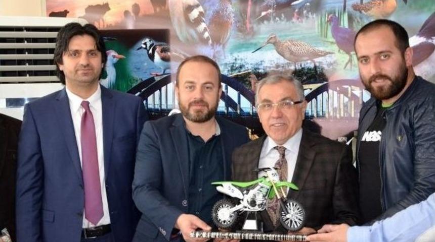 Motosiklet&ccedil;ilerin Pist İsteği