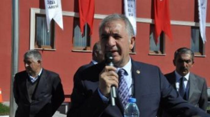 Ak Parti Kars Milletvekili Dr. Selahattin Beyribey;