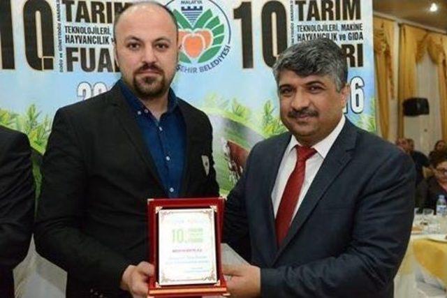 Tarım Fuarına Katılan Firmalara Plaket Verildi