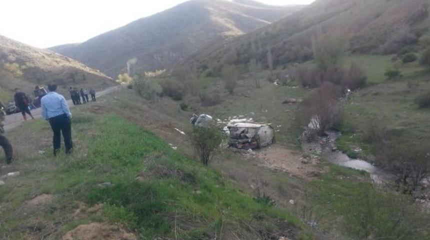 Tiner Y&uuml;kl&uuml; Tır Şarampole Yuvarlandı: 1 &Ouml;l&uuml;