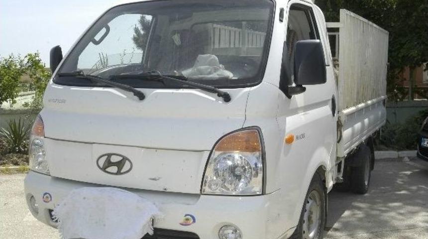 Kamyonetle Motosiklet Kafa Kafaya &Ccedil;arpıştı: 1 Yaralı