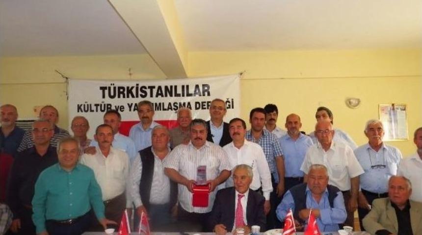 T&uuml;rkistanlılardan S&uuml;melek Kutlaması