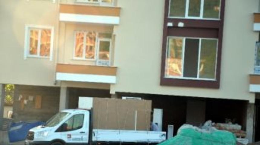 Y&uuml;k&uuml;n Altında Kalarak Yaralandı