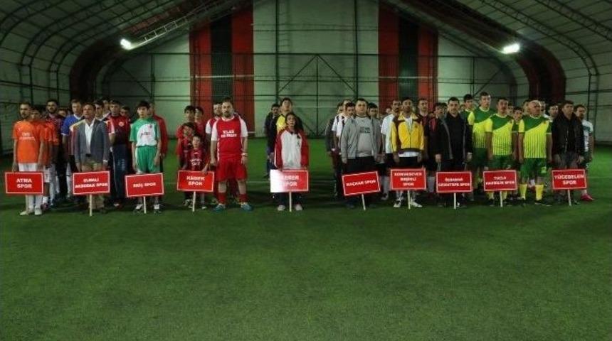 Geleneksel Kemahlılar Halı Saha Turnuvası Başladı