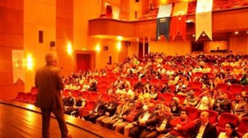 Bartın&rsquo;da &lsquo;60&rsquo;lı Yıllarda G&uuml;n&uuml;m&uuml;ze&rsquo; Konferansı D&uuml;zenlendi