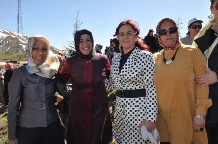 7 Bölgeden Gelen Kadınlar Bitlis’te Fidan Dikti G5