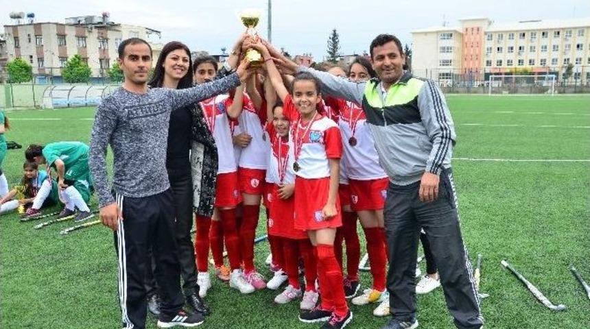 Adana&rsquo;da Okullarası Yıldızlar &Ccedil;im Hokeyi M&uuml;sabakaları
