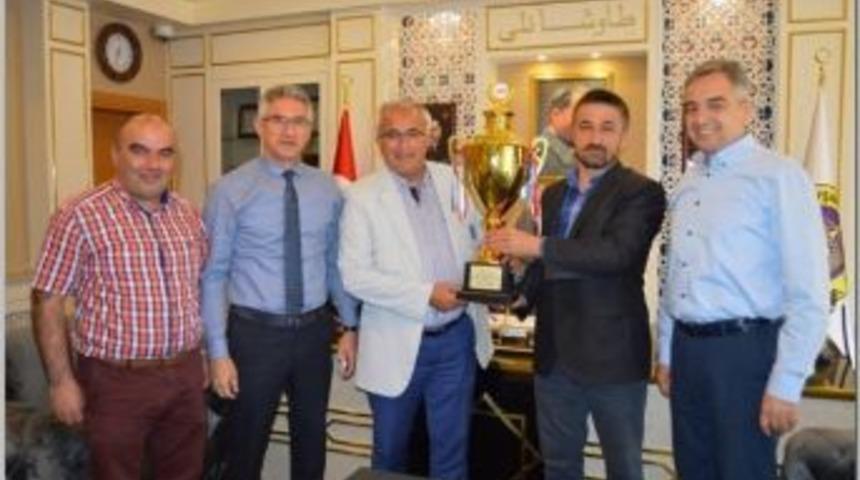 Şampiyonluk Kupasıyla Başkan Mustafa Güler’i Ziyaret Ettiler