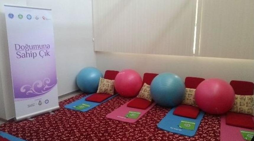 Sezaryenı Azaltmak İ&ccedil;in Anne Adaylarına Eğitim Veriliyor