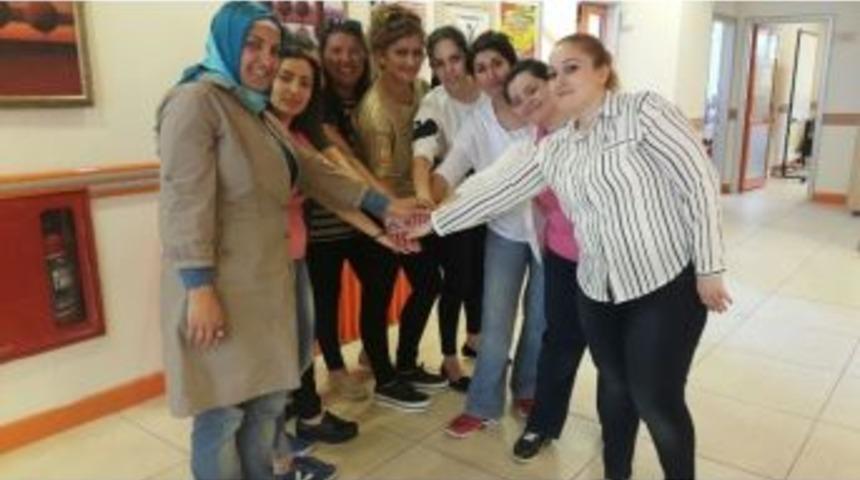 Hanımlar Hem &Ouml;ğreniyor Hem De Eğleniyor