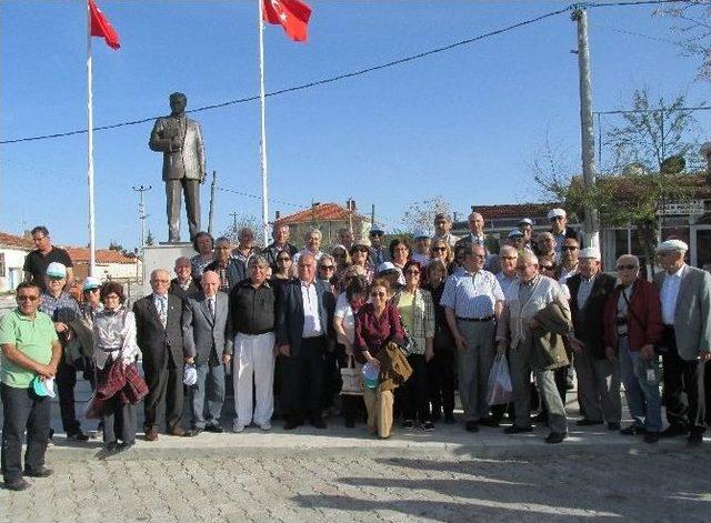 Eski Milletvekili Gazalcı Ve Öğretmenlerden Han’a Ziyaret