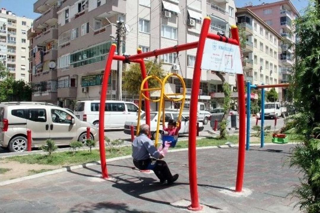 Ebeveyn-&ccedil;ocuk Salıncak Keyfi