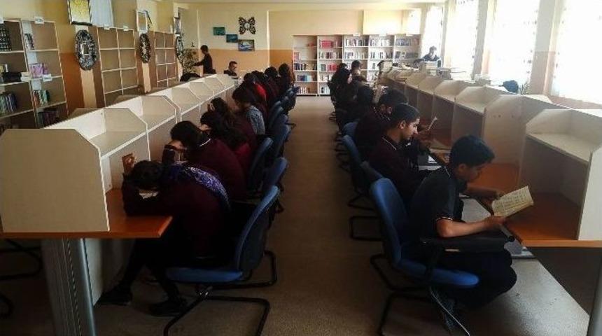 Antalya&rsquo;dan Darge&ccedil;it&rsquo;e Kitap Yardımı