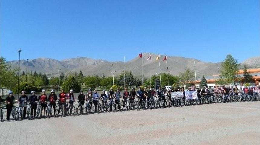 200 Bisiklet&ccedil;i, 180 Km Pedal &Ccedil;evirdi