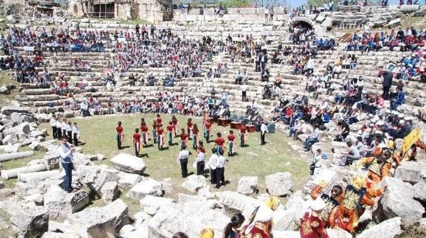 Antik Tiyatroda Turizm Haftası Kutlaması