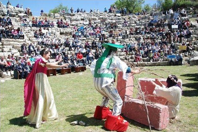 Antik Tiyatroda Turizm Haftası Kutlaması