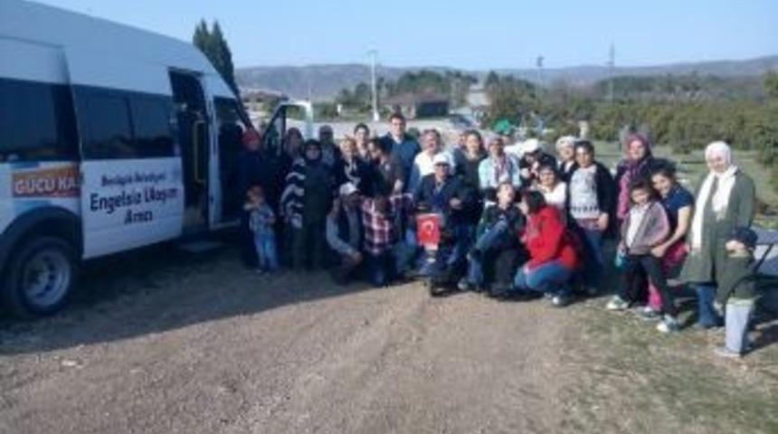 Boz&uuml;y&uuml;k Engelliler Derneği &Uuml;yeleri &lsquo;yaza Merhaba&rsquo; Dedi