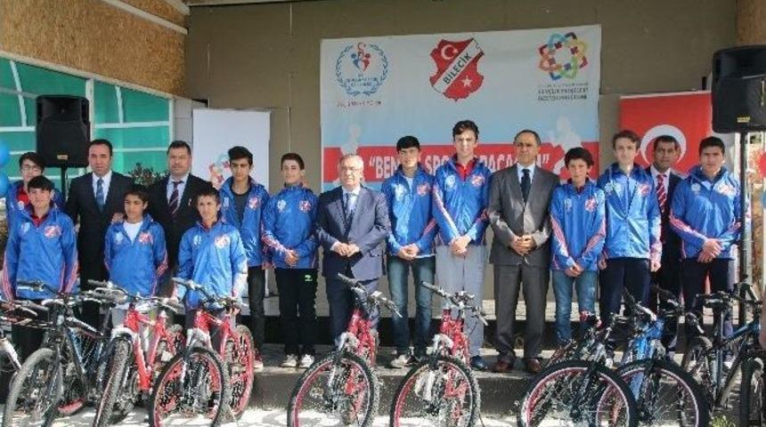 &rsquo;&rsquo;ben De Spor Yapacağım&rsquo;&rsquo; Projesi Kapsamında 35 Gence Bisiklet Dağıtıldı