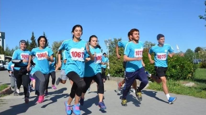 Adıyaman &Uuml;niversitesi&rsquo;nde 10.yıl Koşusu D&uuml;zenlendi