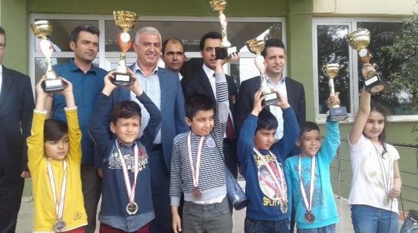 D&uuml;zi&ccedil;i&rsquo;nde 23 Nisan Satran&ccedil; Turnuvası