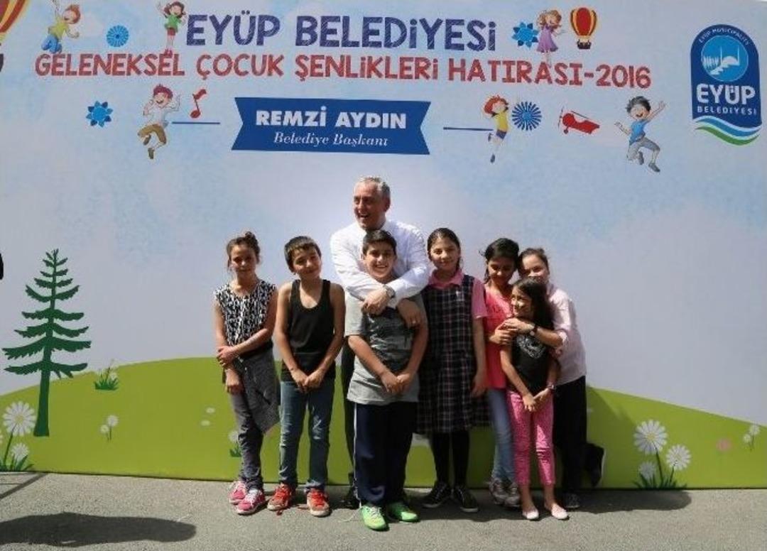 Ey&uuml;p&rsquo;te Okul Şenlikleri Coşkuyla Başladı