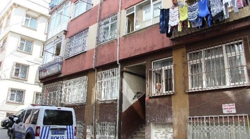 Hırsızlık İ&ccedil;in Girdiği Apartmanda Parmak İzini Değil, Parmağını Bıraktı