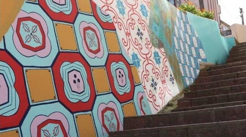 Sanatsal Fig&uuml;rler Duvarlara Yansıtılıyor