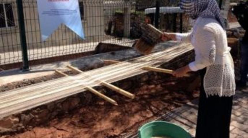 Eruh&rsquo;ta Şal-şapik El Dokuma Kumaşı Ge&ccedil;im Kaynağı Oldu