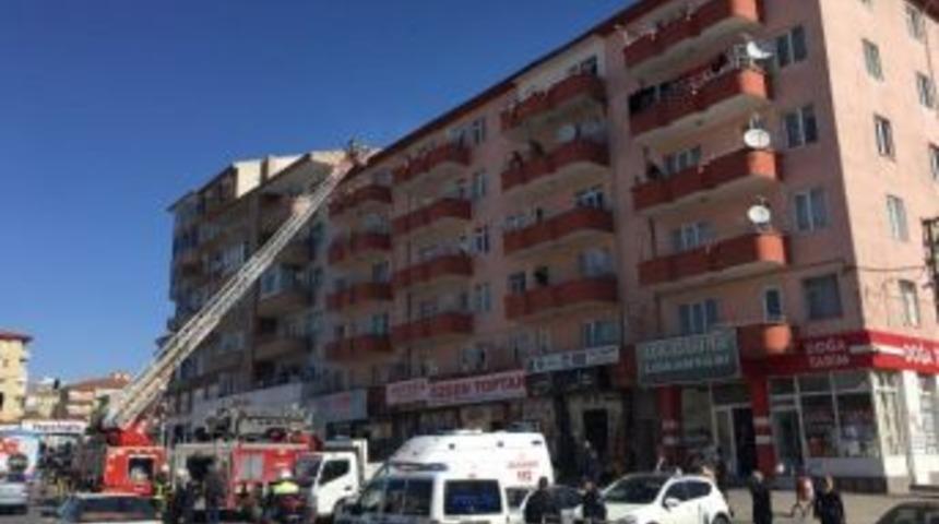 Niğde&rsquo;deki &Ccedil;atı Yangını Korkuttu